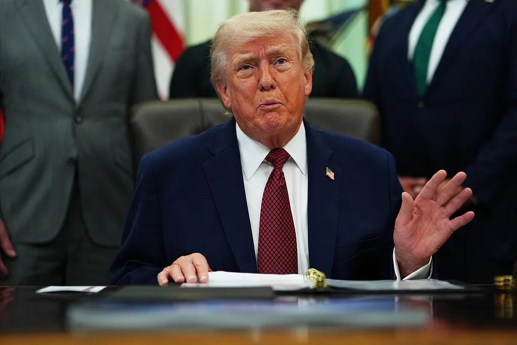 伊朗准备好大决战，美军航母陷入粮荒，士兵啃“鞋垫子”度日

据央视新闻4月22日