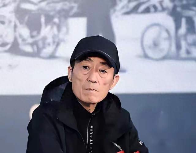 官媒发文，高调官宣张艺谋新身份，全家改国籍移民传言早真相大白