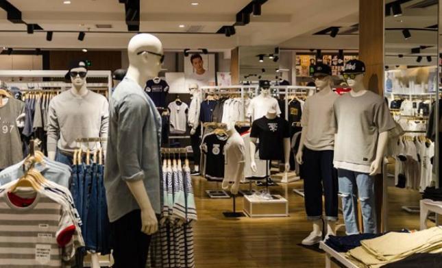 我经营了22年的服装店，今天算了一下7月份的大至情况，29天毛卖了7500元，毛