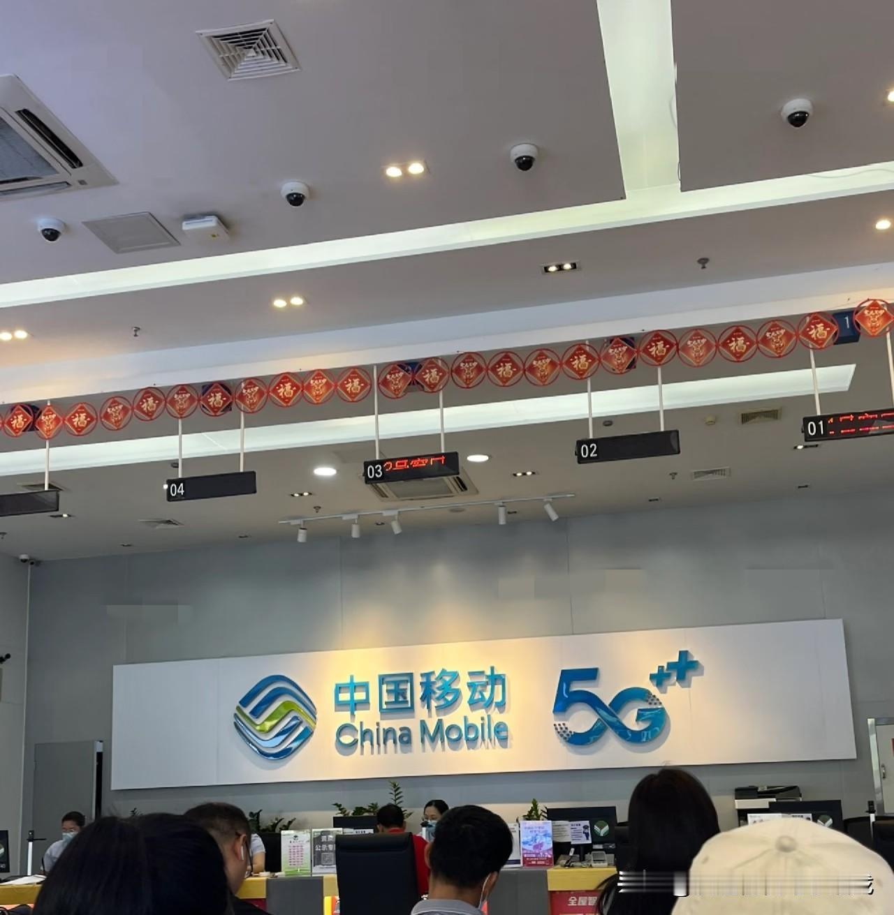 真是一肚子火没处撒！昨儿个手机突然无法正常接打电话，我还以为手机坏了。
 
今早