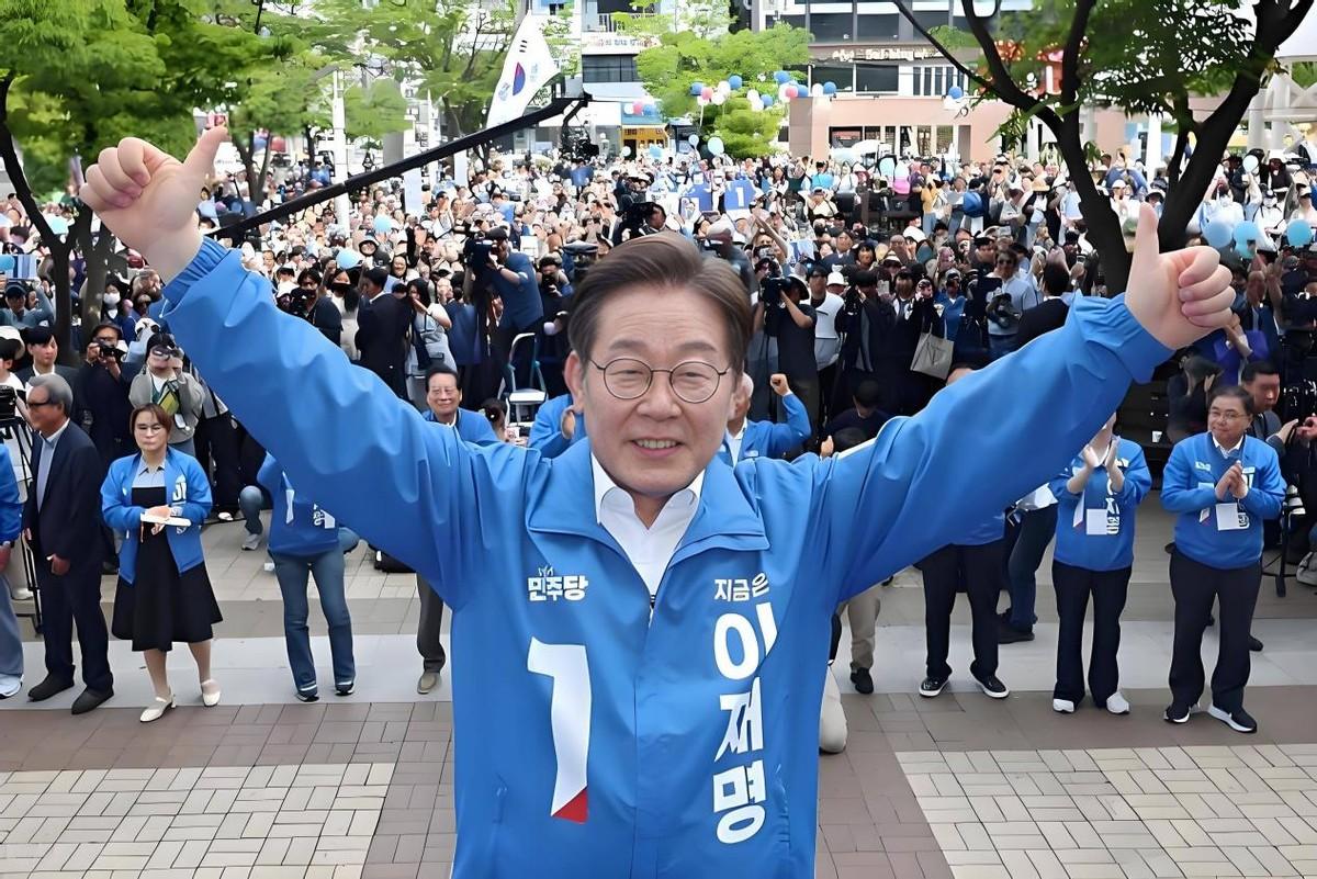 李在明公布访华清单，日媒成惊弓之鸟，承认高市在搞“军国主义”
李在明公布200人