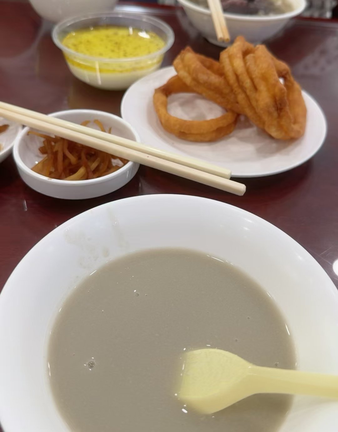路过一家没吃过的早餐店尝试了下味道感觉还可以吃完又是打工人的一天[馋嘴][馋嘴]