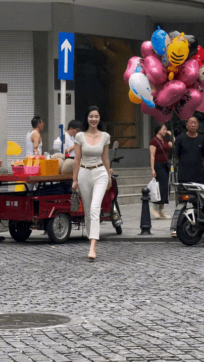 懂得自愈，有韧性不矫情：面对挫折和困境，不会沉溺于抱怨，而是想办法解决问题，能从