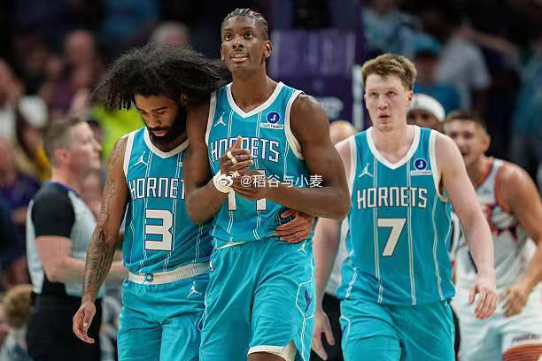 黄蜂这个配置还真的挺有东西的，先发5个人，其中4个人都有很强的得分能力，所以就算