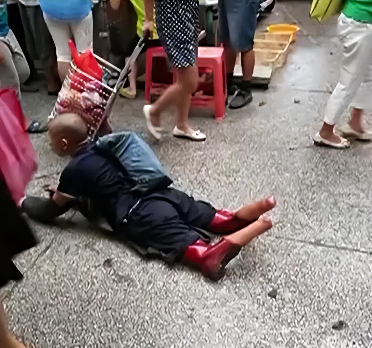 2016年，广州男子买菜时，偶遇双脚被截断的乞丐，仔细辨认下发现，这竟是失踪12