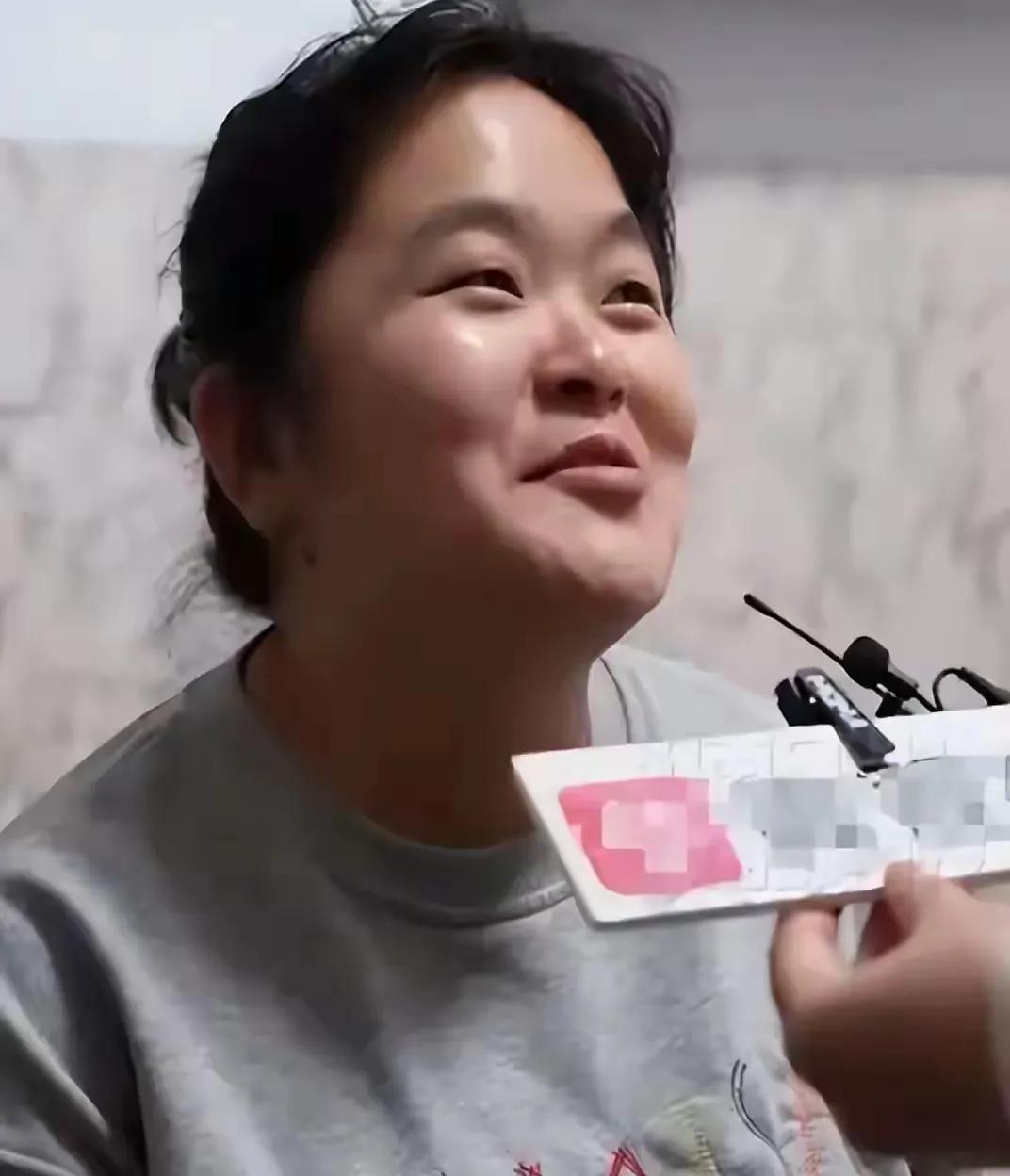 晓华理发店开始门庭冷落车马稀了，游人没了，摊档撤了，晓华心情十分平静，这些情况在