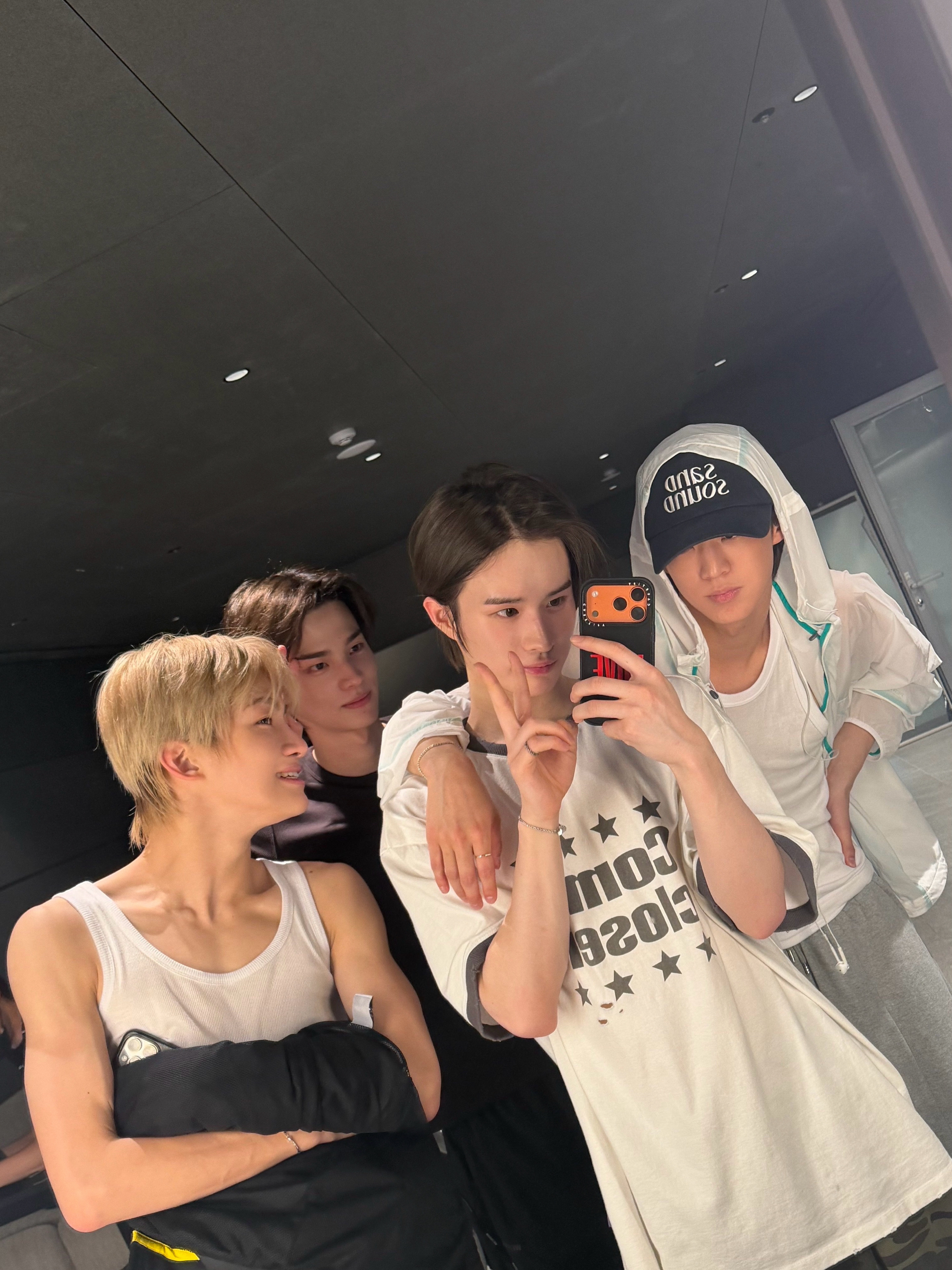 260725    Weverse 更新 posts【KYUNGMIN】下班了 