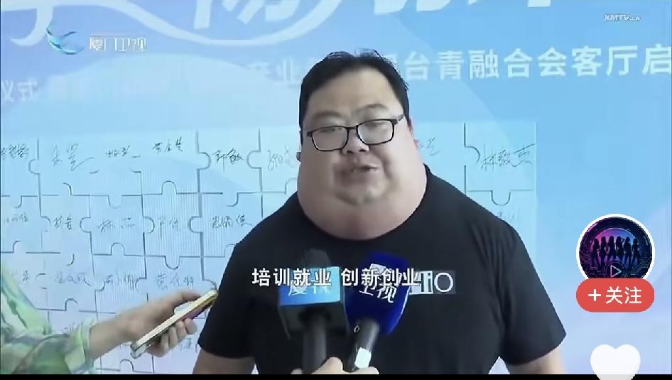 这哥们不是AI人吗？？
都没脖子了。