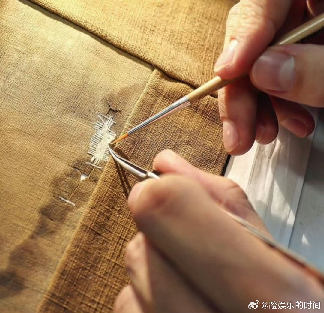AI复原的文物有多美川大师生用AI三秒修复唐卡川大师生太有智慧！唐卡修复曾依赖老