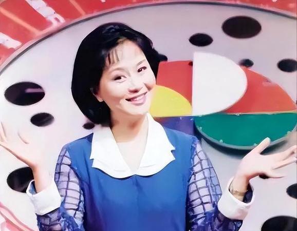1999年，鞠萍跟丈夫提了离婚。丈夫一口答应，可马上甩给她一个狠条件：孩子和家产