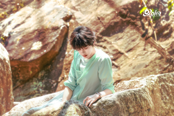 陈奕恒薄荷绿清爽男高陈奕恒海边随躺治愈感 陈奕恒薄荷绿清爽男高，陈奕恒海边随躺治