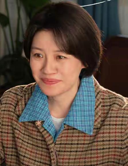 演员刘琳说：“我先生是摄影师，收入没我当演员稳定，家里基本是我外出拍戏，他负责照