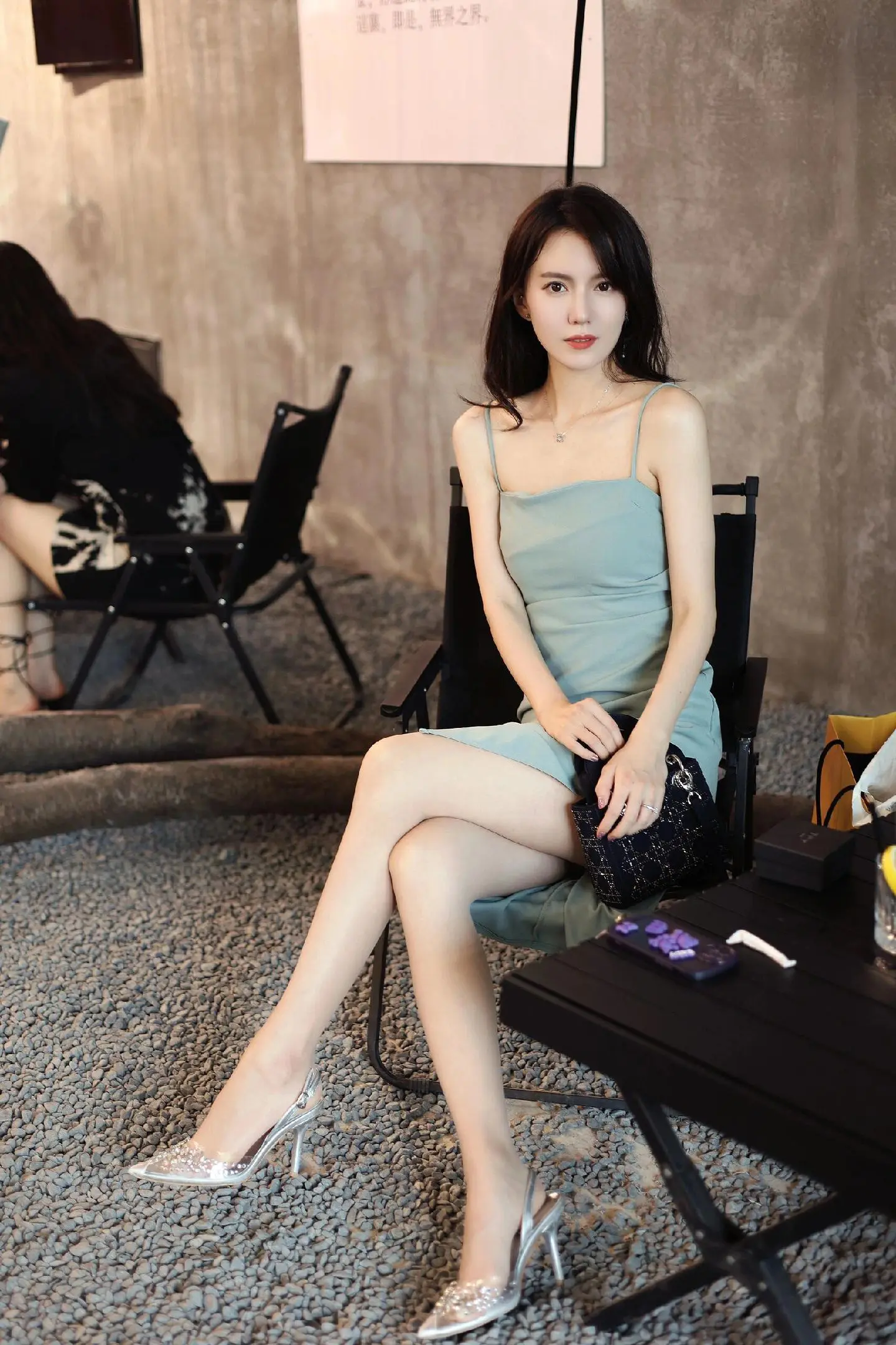 五一我们约个酒局吧，我想喝酒了，白的啤的都没有问题，你安排好就行，喝醉了我把所有委屈都讲给你听，告诉你这些年我的不容易，然后帮我把眼泪擦掉