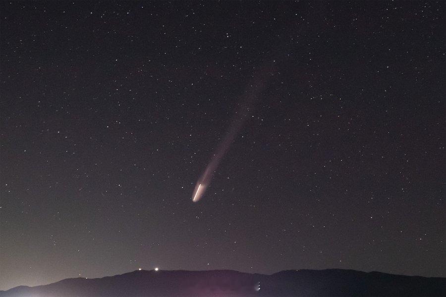 马斯克发推：第一颗 Starlink 卫星直达手机星座现已完工。这将使未经改装的