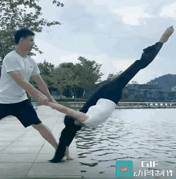 1 天呐！厉害了我的姐，一般人做不到啊！
2 见证幸福时刻，这才是真正的天女散花