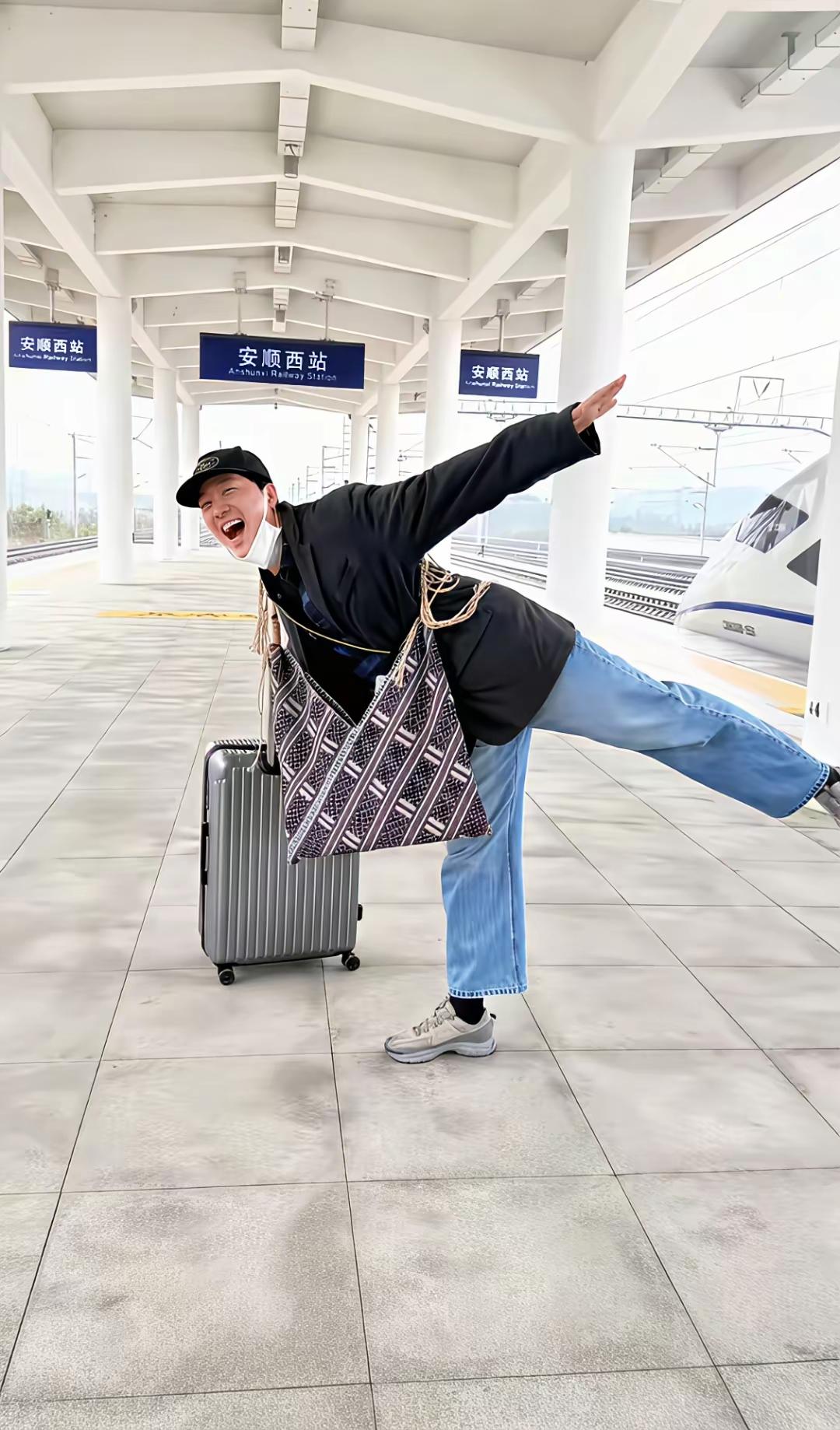 从上海体育局出来之后，刘翔感觉整个人都变得更加轻盈自由，到处旅行的他看起来就是一
