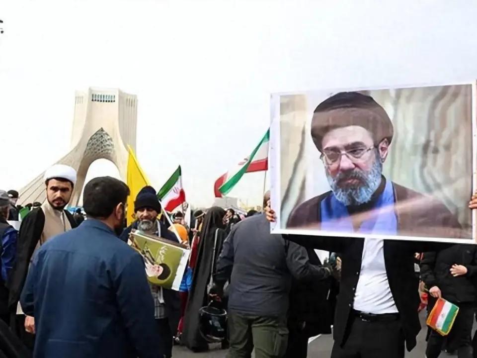 突发！伊朗官宣：最高领袖还活着，但严禁录制他任何影像、声音！就因为美以仅凭一段音