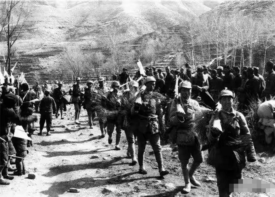 2500人2400条枪，八路军最阔的团，遭5万日军围剿，九成牺牲。

这个团叫八