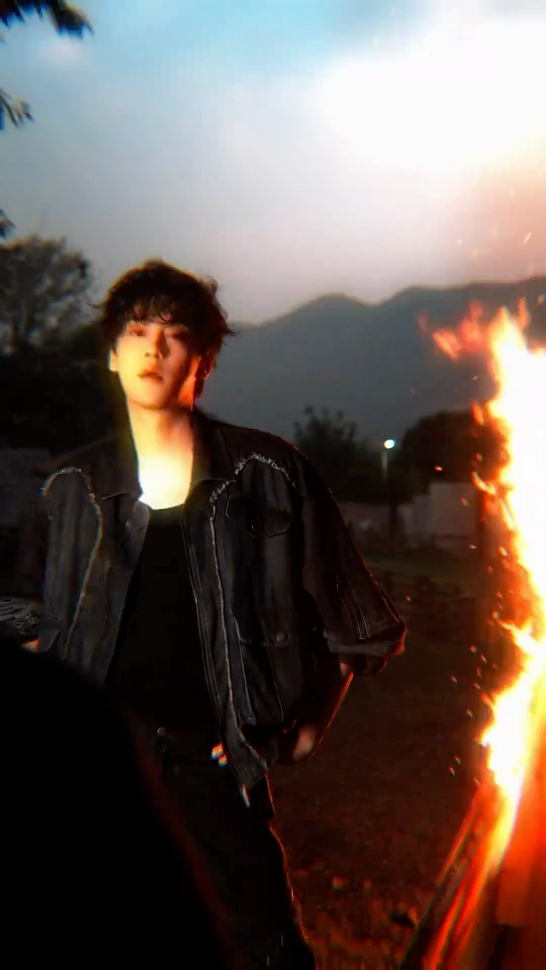 田栩宁又跑出来勾人了 田栩宁ins更新黑背心照 好烧好撩 勾引人的事顺手就做了