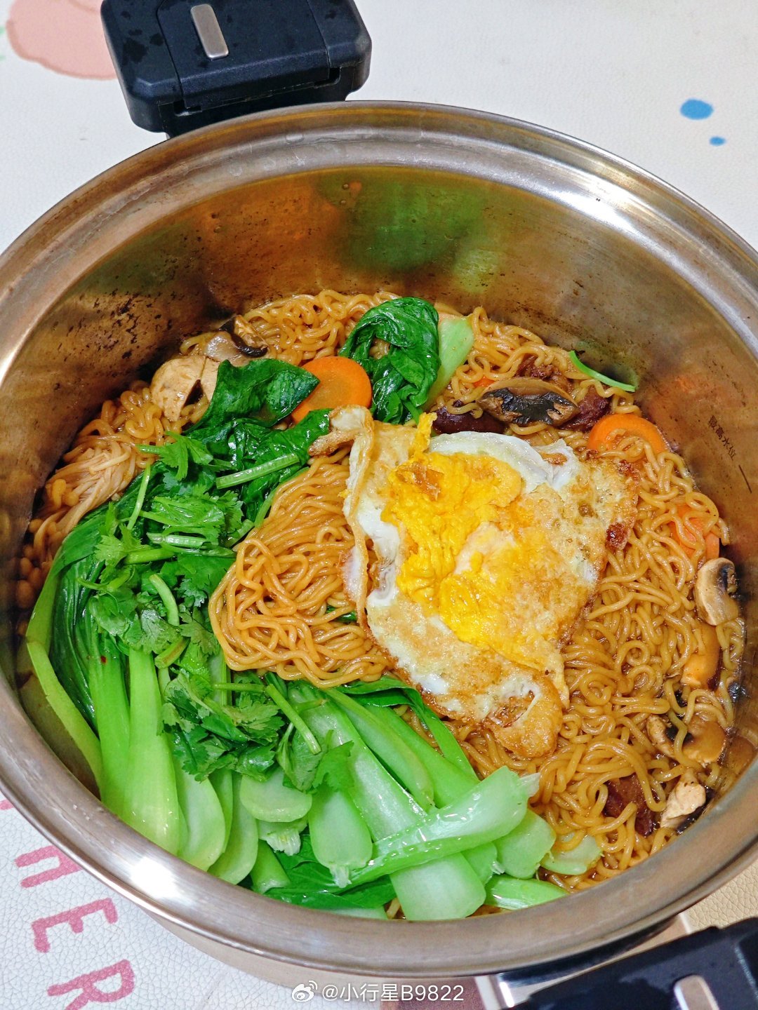 海哥的小厨房 哇哇哇老远就闻到香味了牛肉面好吃极了这回是真正减肥路上的绊脚石了 