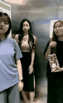 这场景有点搞笑呢😄