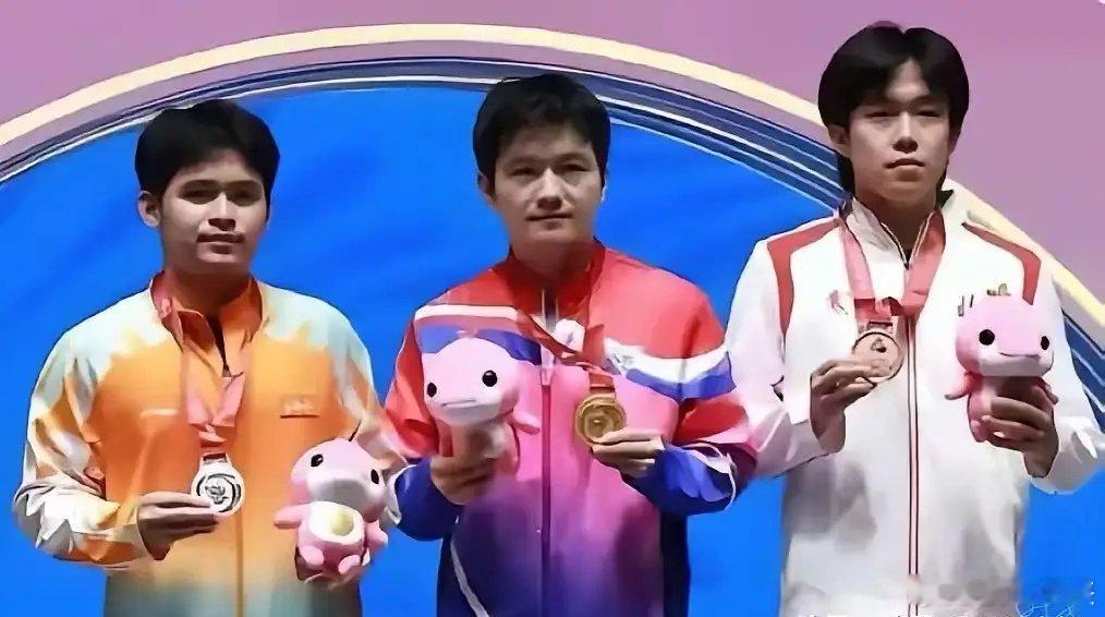 樊振东退了，有王楚钦顶上。王楚钦退了，有林诗栋顶上。林诗栋退了，有梁靖昆和向鹏顶