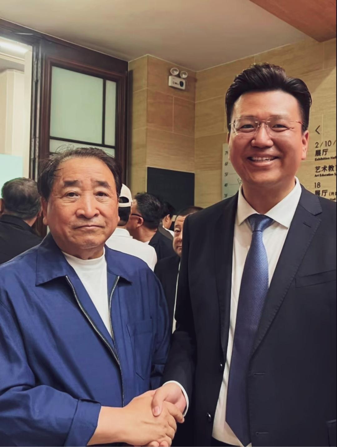 姜昆有点不开心，老了看着也不帅。