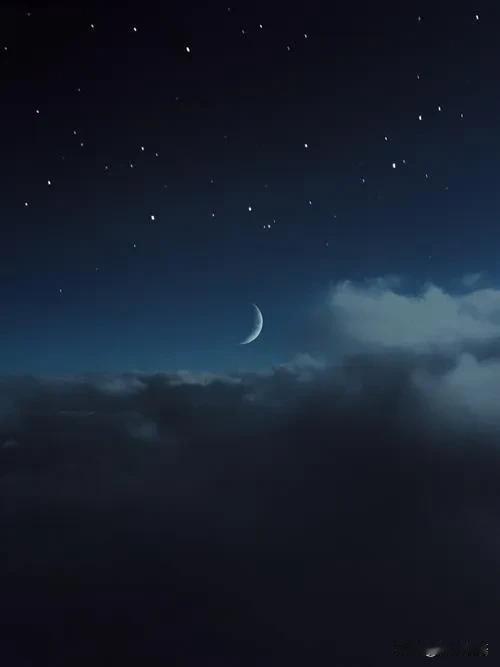 云卷云舒随天意，
星起星落伴月心。