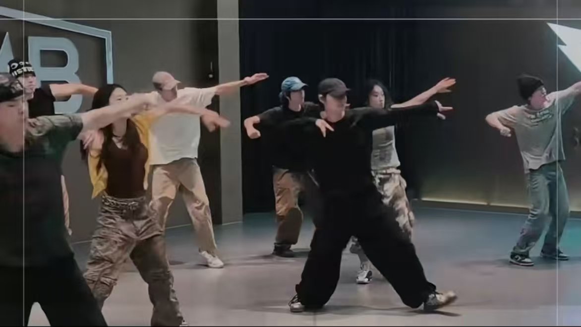 丁程鑫真的做到“利用每一点时间去干事”！