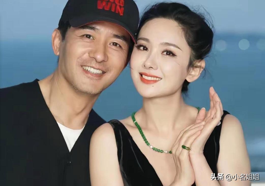 大家不要羡慕程莉莎郭晓东了，
咱们普通人根本学不来他们的相处模式。
原因很简单，