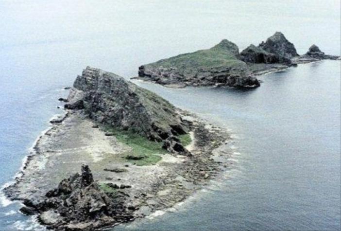 历史多么相似，三一年日本挑衅中国，中国军队虽然开始也有军事演习威慑，但是最后退让