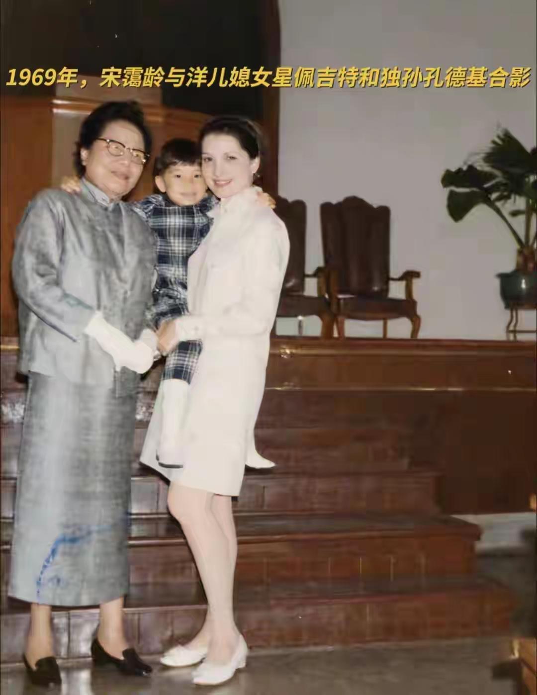这张1969年的旧照，藏着宋氏家族最后远走海外的细碎日常。
彼时宋霭龄已经79岁