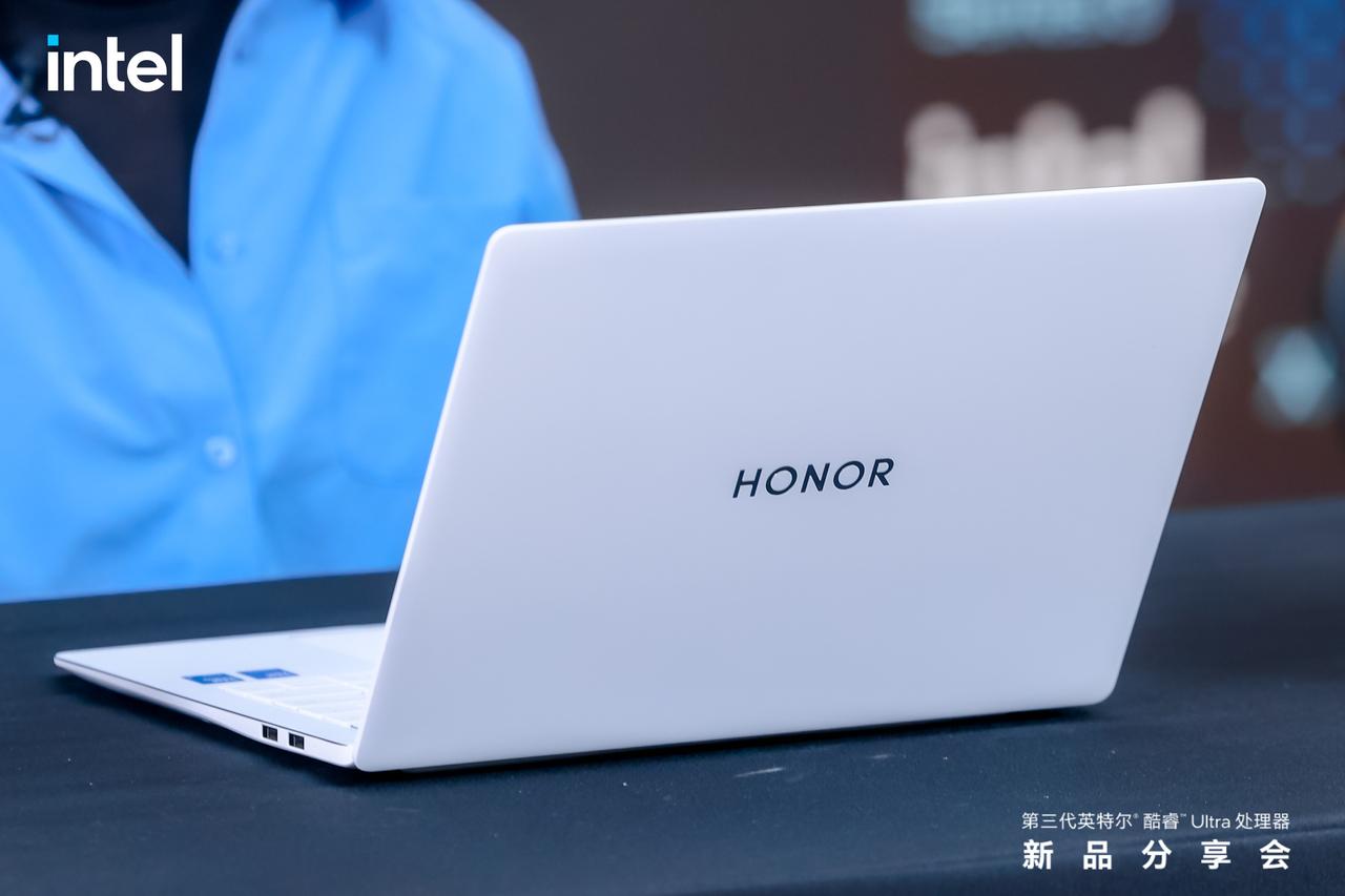 家人们，Windows笔记本续航终于不用再看别人脸色了，两天一充不再是奢望。荣耀