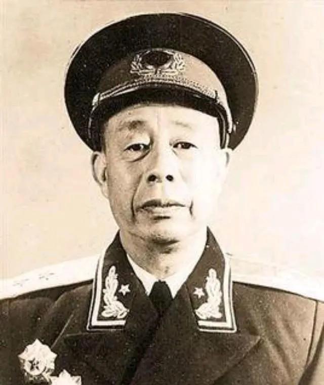 有一次，开国中将甘渭汉回到井冈山革命老区访问，一晃就是53年过去了。当地领导为他