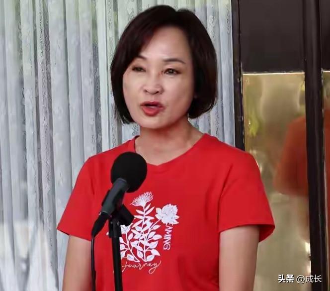太有感染力！国民党高雄市长参选人柯志恩，在凤山代天府举办庙口音乐会，还邀请台南市