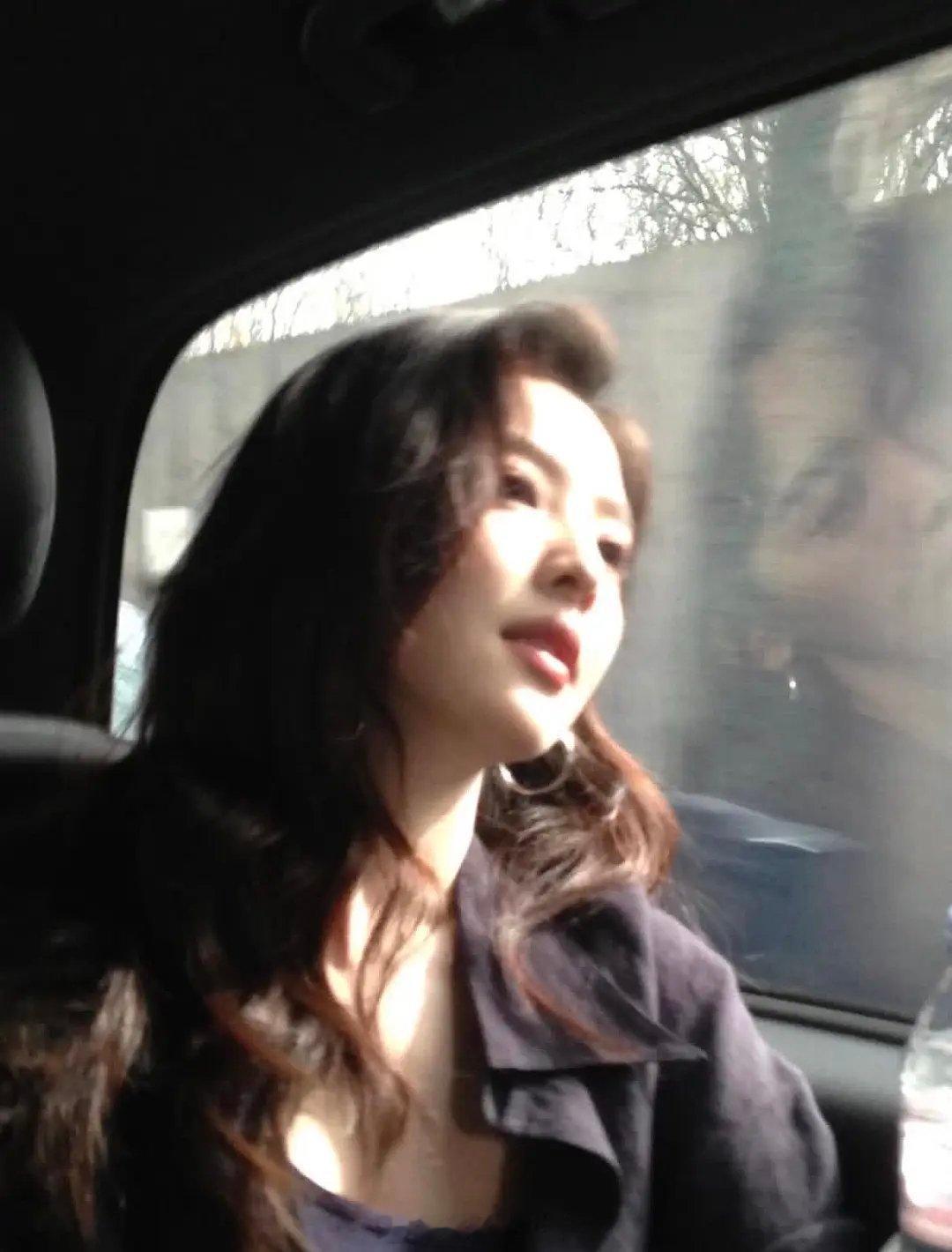 章若楠的ins营业感也太绝了！和微博、小红书、抖音的风格完全不同，每个平台都有专