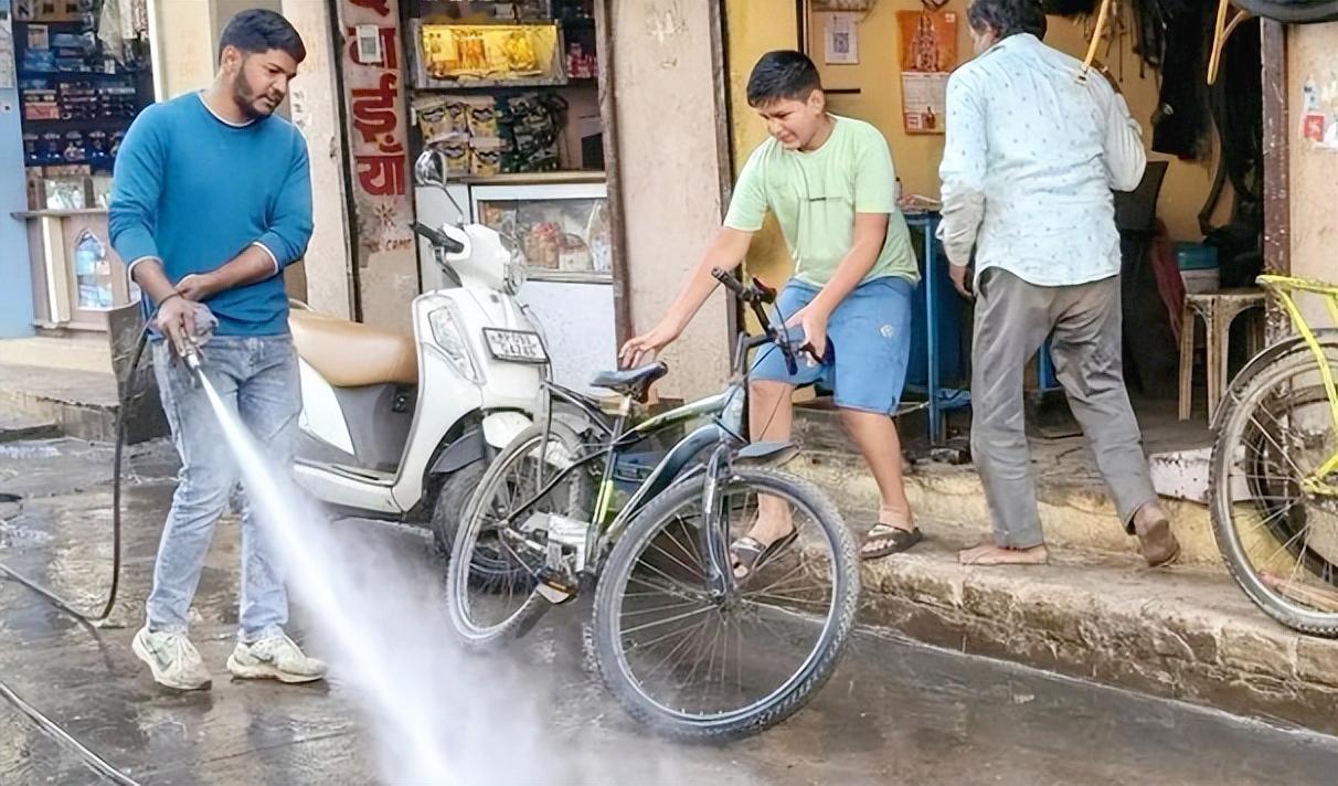 太吓人了，2026年初印度中央邦印多尔市直接爆发饮水“惊魂”，短短几天1400多