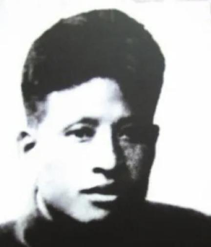 1936年，南京地方法院督察长李柏龄贪图美色，私自放走了一名强奸犯，以为是件不起