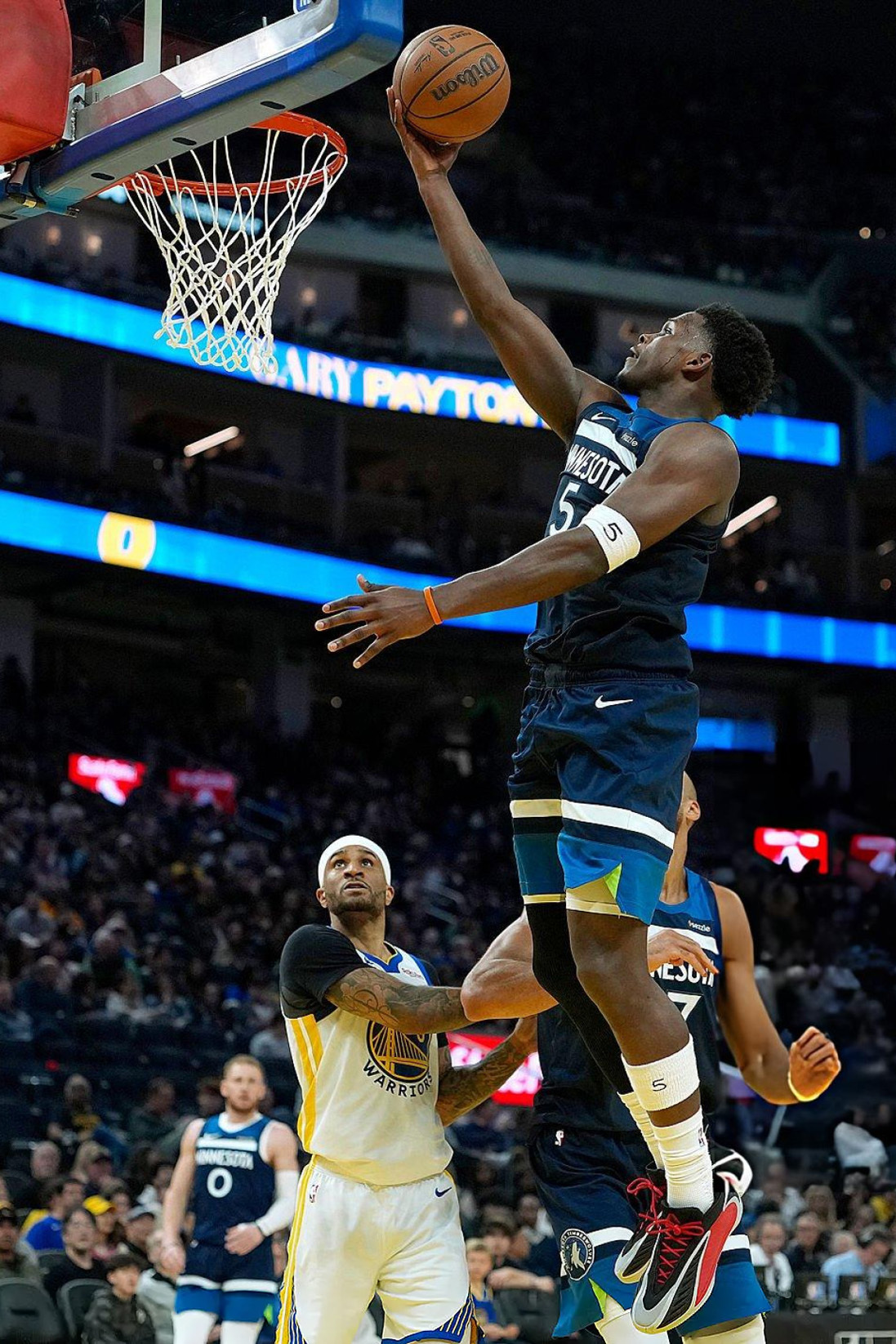 华子 · adidas AE 2登场37分钟 22投13中 三分球9投4中42分