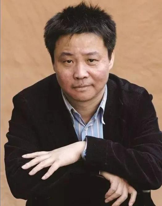 余华向网友推荐讷河往事 余华，文学大家，其推荐必含深意！《讷河往事》以专业笔触，