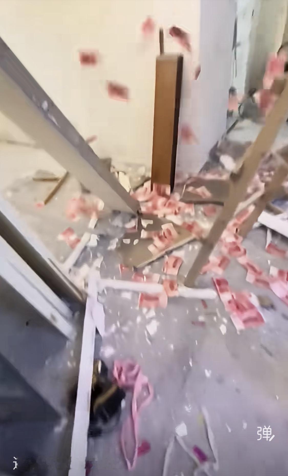 买二手房有意外惊喜。二手房多数都塞有金首饰和钱币，不是藏在墙缝里就是在柜子里，或