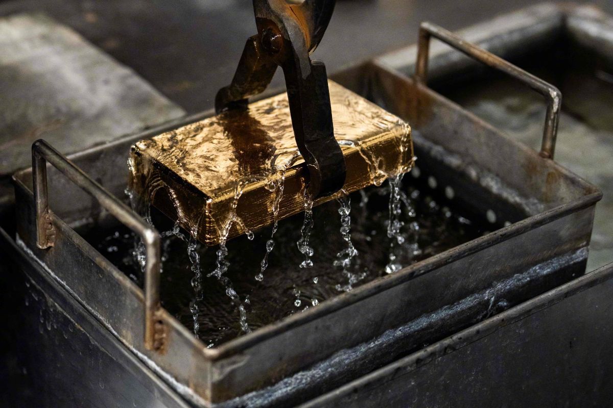 #乱世买黄金规则为何失灵#【俄媒分析：“乱世买黄金”规则为何失灵？】据俄罗斯《消