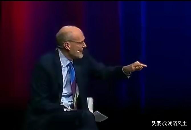 美国前国务卿迈克·蓬佩奥与哈佛教授斯蒂芬·沃尔特在伊朗问题上的激烈交锋，展现学者