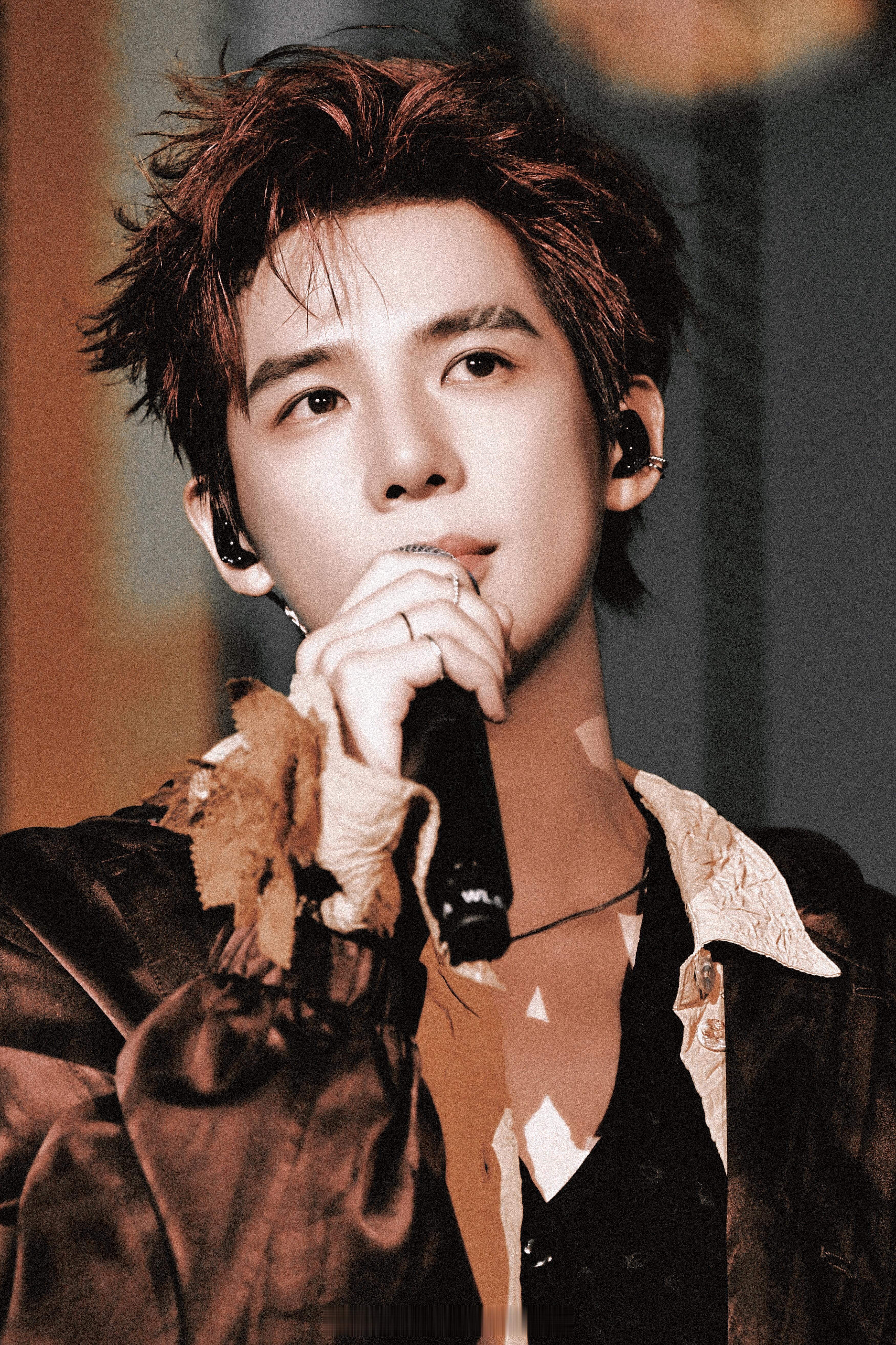 现在传出来章若楠去《雾里青》，《你那儿几点》王安宇二月新戏进组章若楠新戏搭李现，