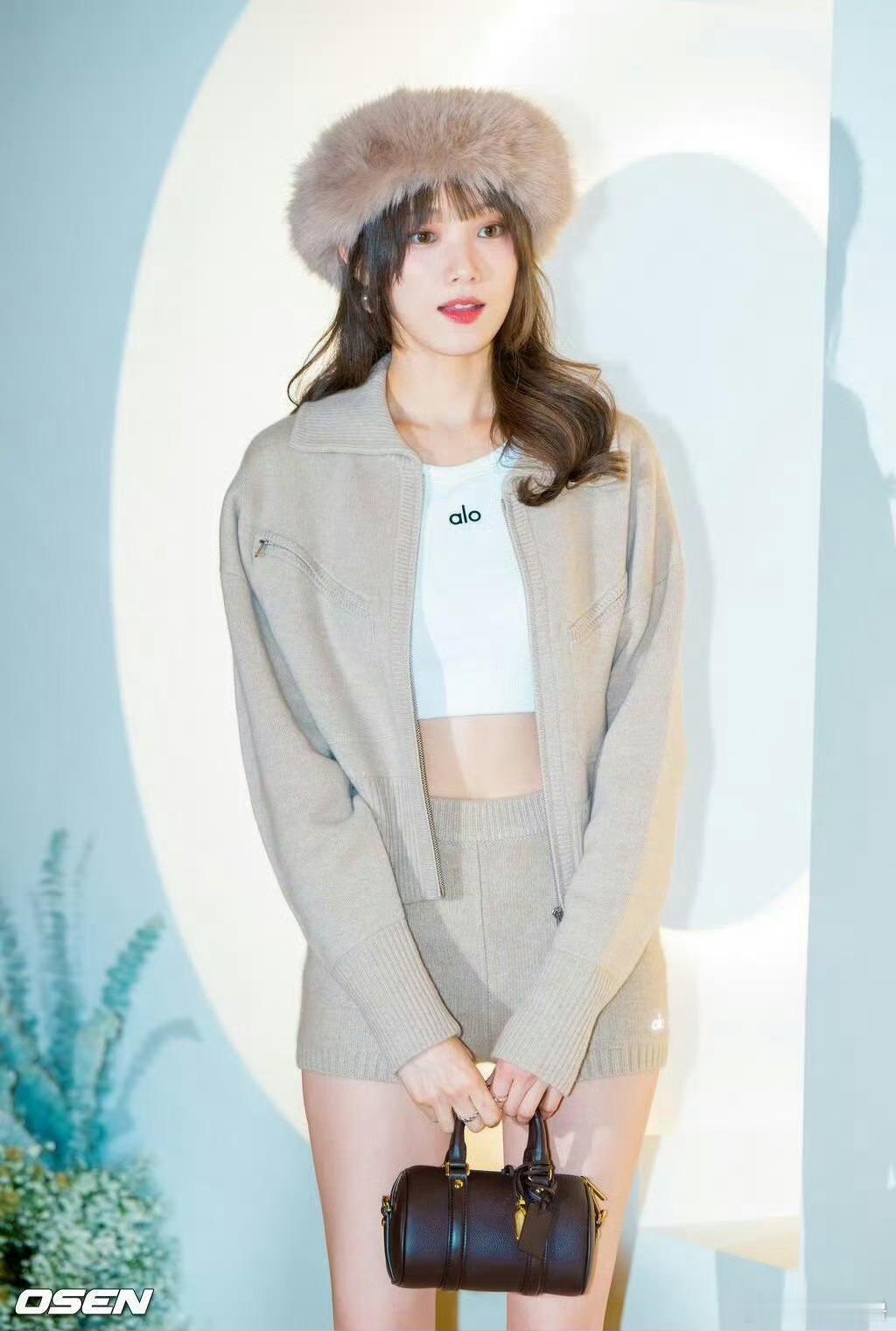 李圣经35岁身材谁能不爱李圣经啊！我曾经好多app 头像是她！这位从模特跨界成演