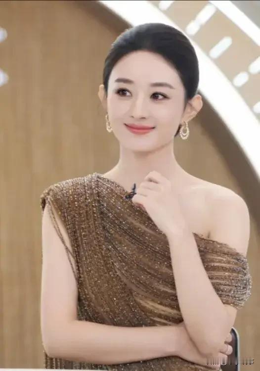 赵丽颖这次突然缺席既定工作！
其实一点也不意外，
因为一切有迹可循，也都是真的。