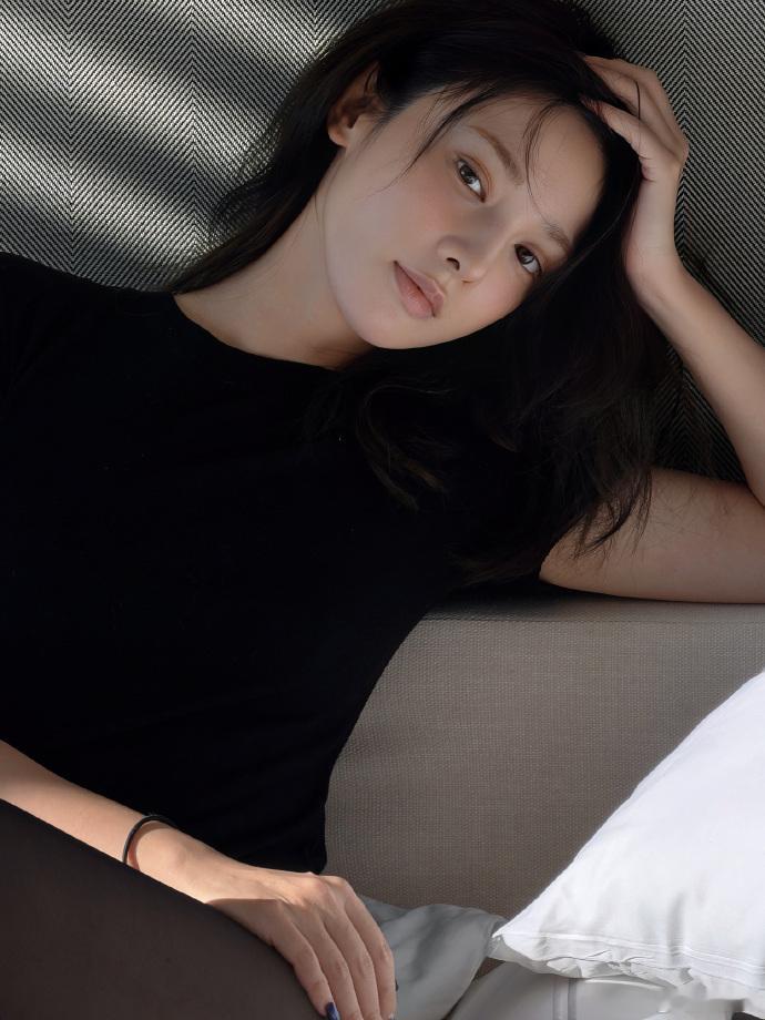 彭小苒白开水妆 权威之所以权威！是什么风格都美出自己的感觉！ ​​​