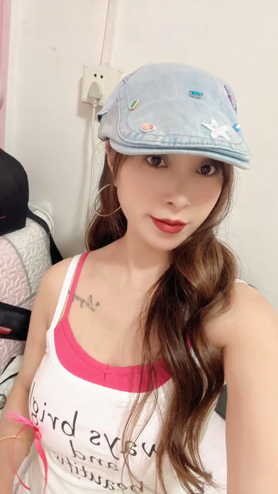 我大概是疯了 37岁了 竟然想在这全是权衡利弊的世界里找一个灵魂契合生理又喜欢的