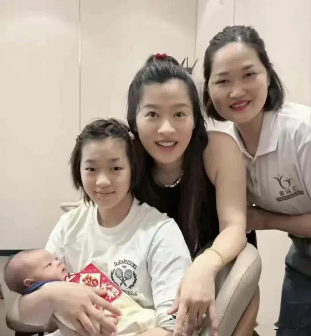 其实我觉得全网没必要动不动上纲上线什么欺负穷人家孩子，我记得全红婵刚拿冠军的时候