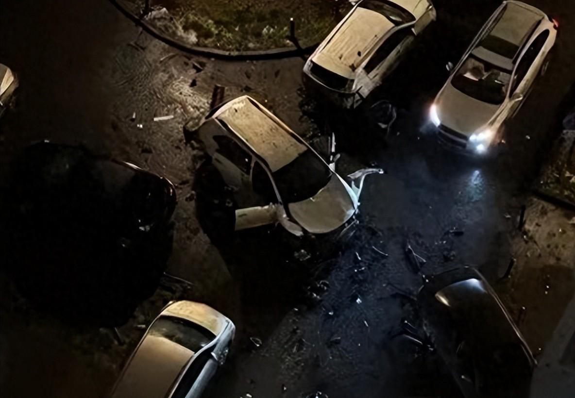 俄军高官遇袭，大国集体缄默，暗战正烧向全球。
12月22日清晨，莫斯科街头一辆军